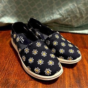 Clarks cloudsteppers slip on sneaker size 6.5
